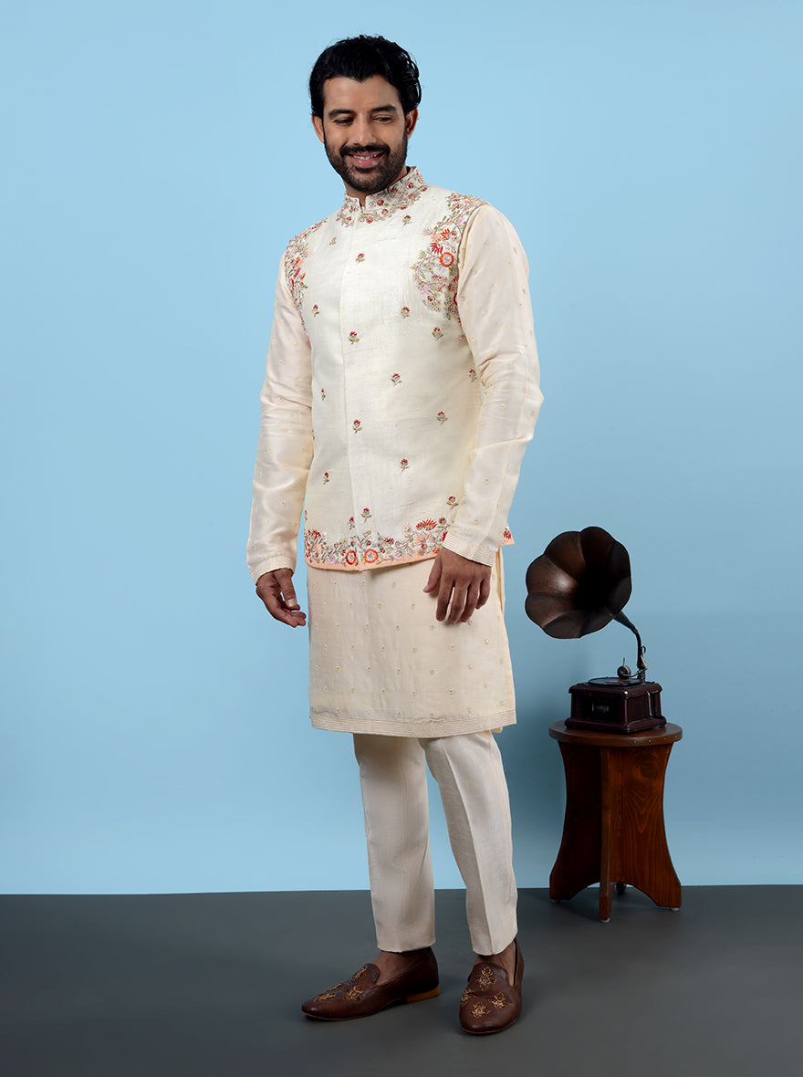 Make a statement at events with this beautifully crafted Cream Kurta Set featuring a trendy Koti.