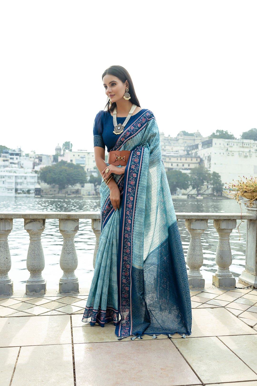 Silk saree with flower-printed border and sophisticated zari weaving