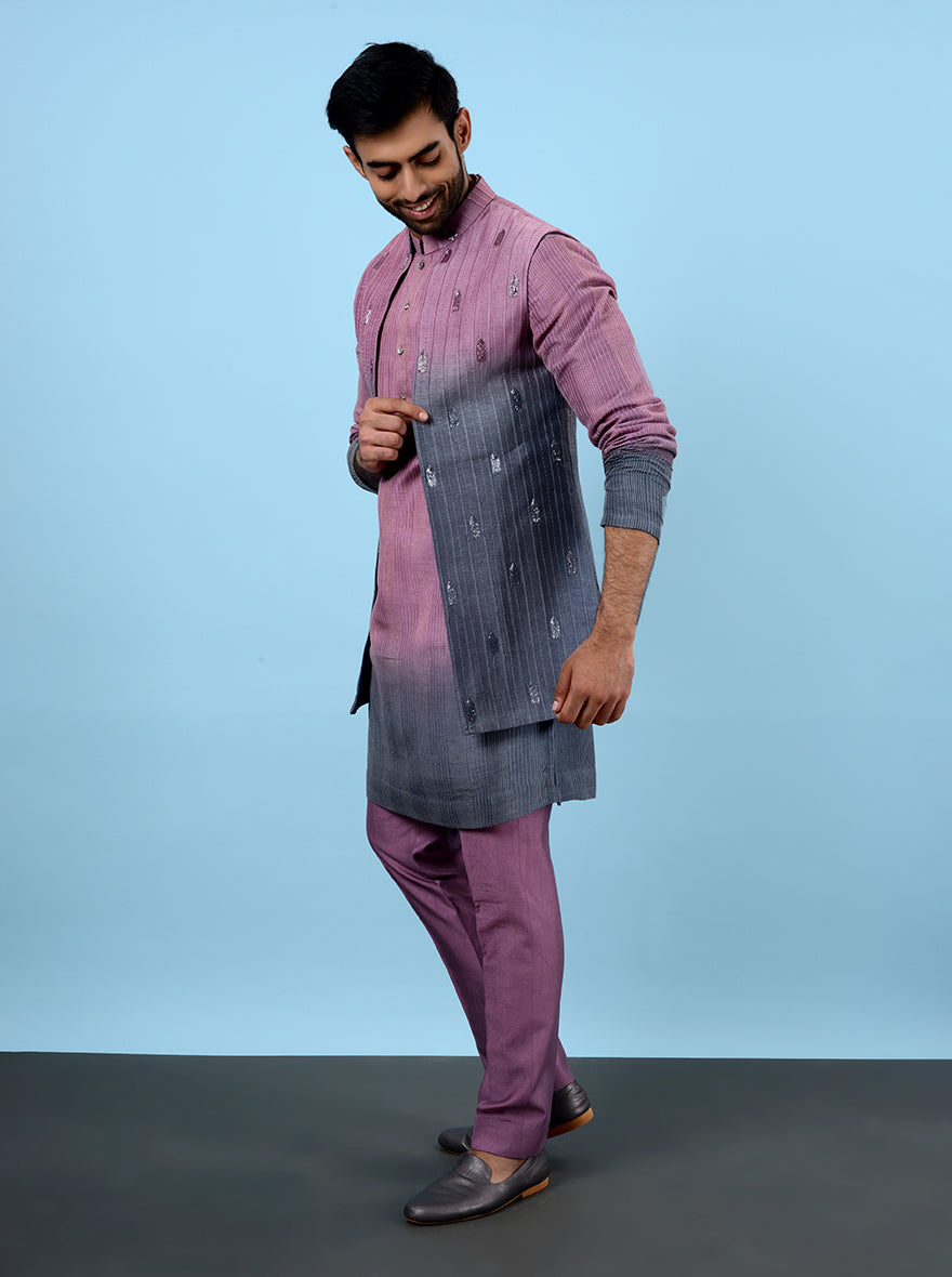 Elevate your ethnic wardrobe with this stylish Grey & Pink Kurta Set tailored for celebrations.