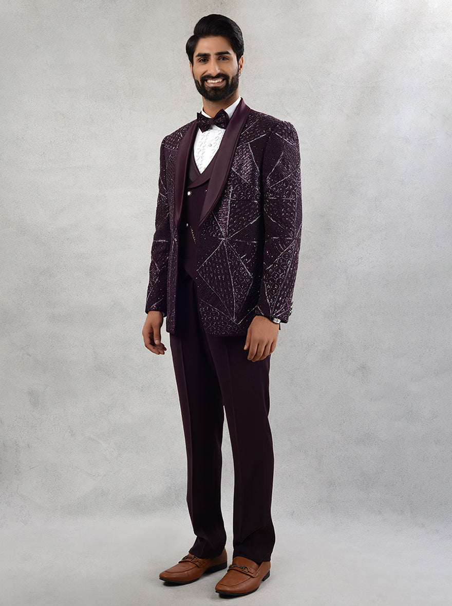 Refined wine-colored suit perfect for proms and weddings, showcasing a blend of classic and contemporary style.