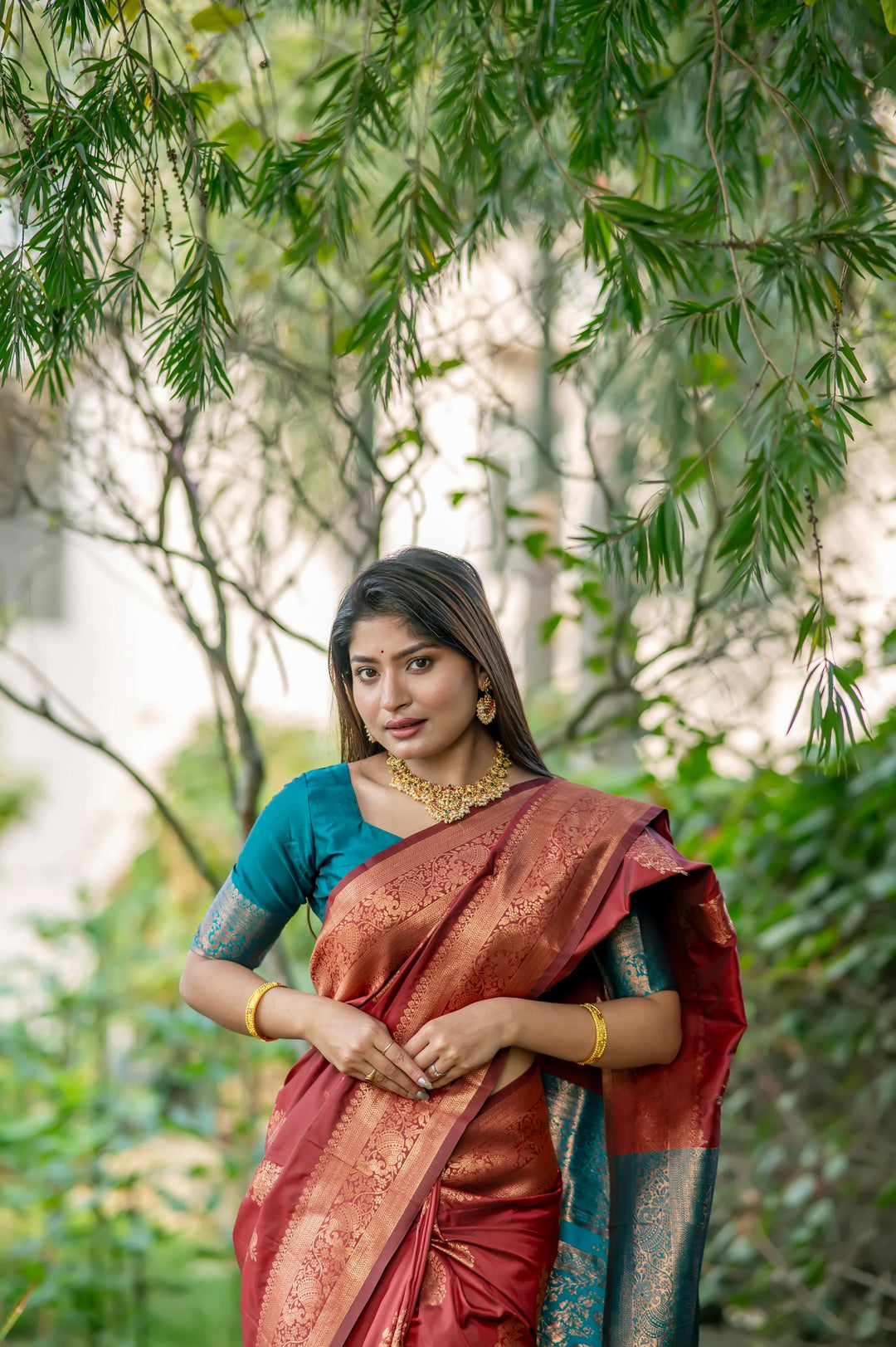 Traditional Red Indian Saree with intricate zari patterns, perfect for festive events like Indian weddings and cultural gatherings.