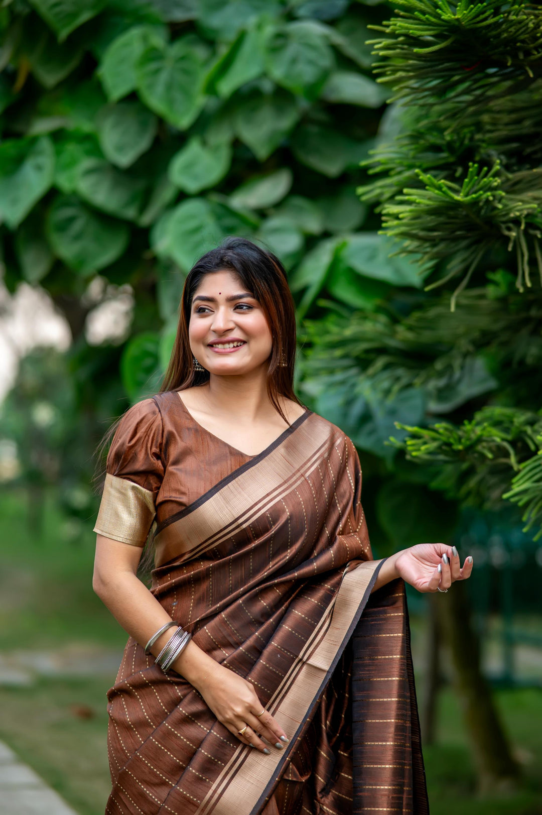 Stunning brown Banarasi saree featuring a beautiful zari design, ideal for weddings and traditional wear.