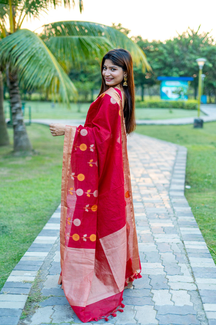 Timeless red pure linen silk saree with delicate Jamdani border and elegant brocade blouse, ideal for weddings.