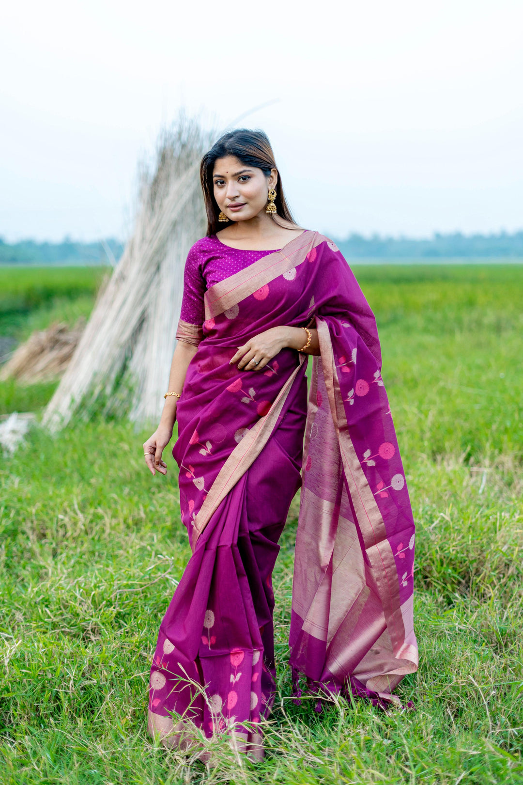 Beautiful green pure linen silk saree with Jamdani border and brocade blouse, perfect for weddings and special occasions.