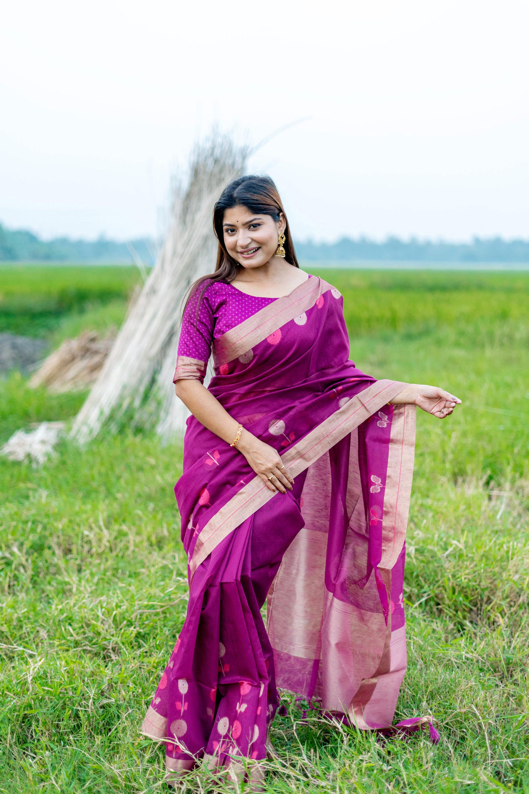 Elegant green pure linen silk saree with Jamdani border and stylish brocade blouse, ideal for traditional ceremonies.