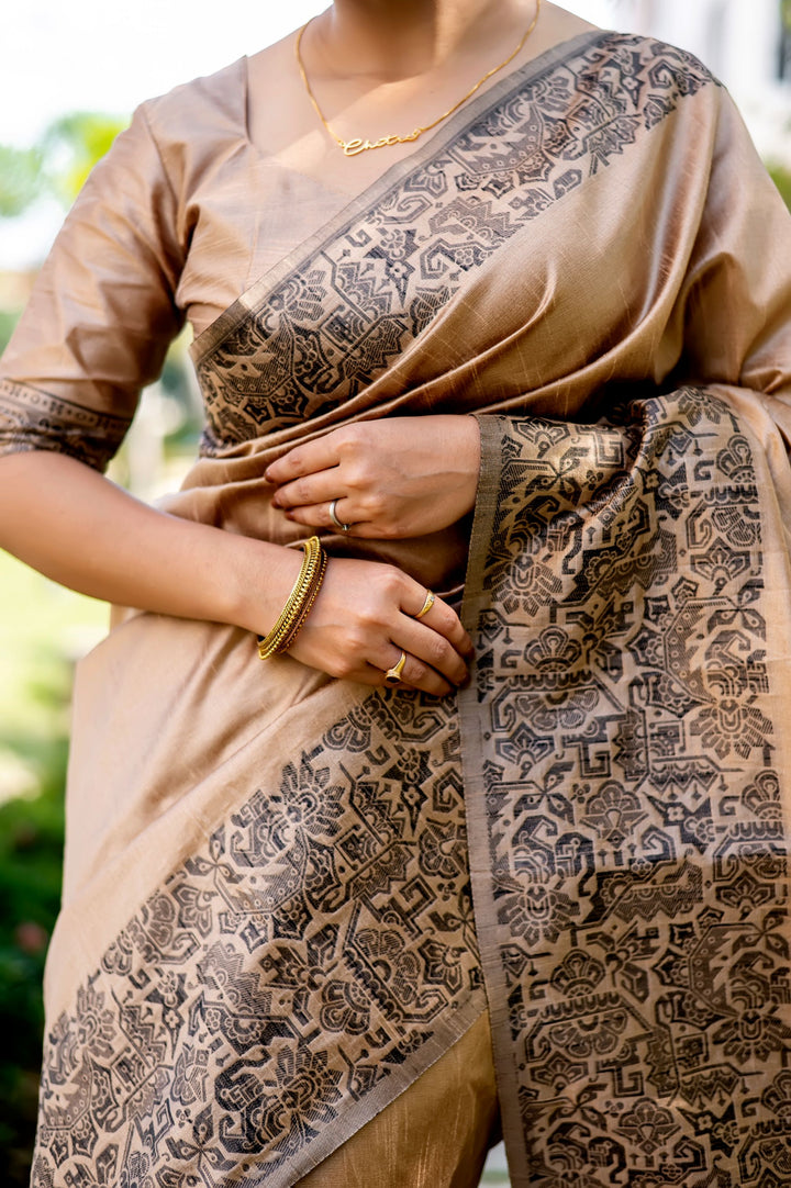 Timeless rosewood handloom raw silk saree with exquisite weaving pallu and matching blouse piece, perfect for traditional gatherings.