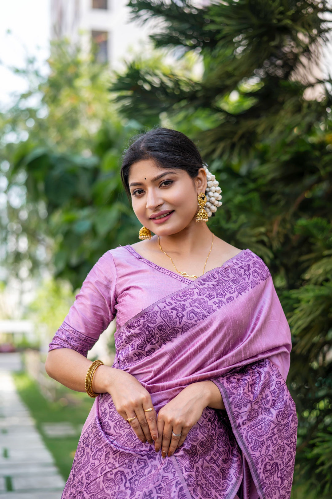 Rich rosewood handloom raw silk saree with intricate weaving pallu and blouse piece, perfect for formal occasions.