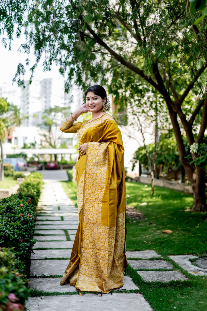 Beautiful lavender-dream handloom raw silk saree with detailed weaving pallu and blouse piece, perfect for cultural occasions.