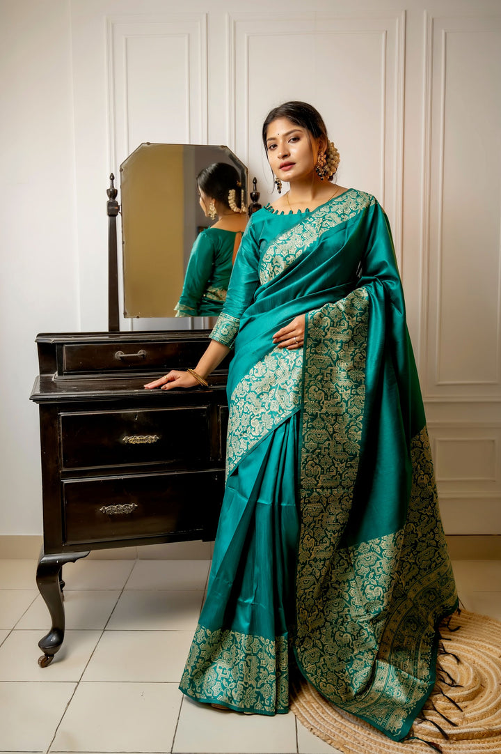 Elegant bright-pink handloom raw silk saree with intricate weaving pallu and blouse piece, ideal for weddings.