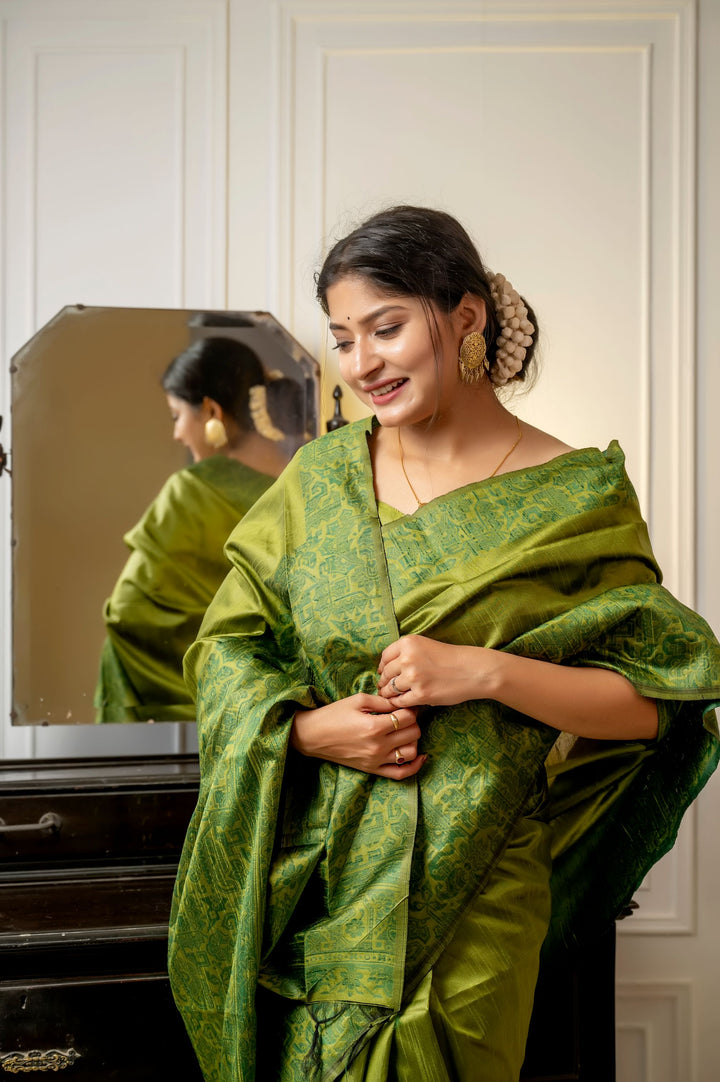 Rich dark-purple handloom raw silk saree with luxurious weaving pallu and matching blouse piece, perfect for weddings.