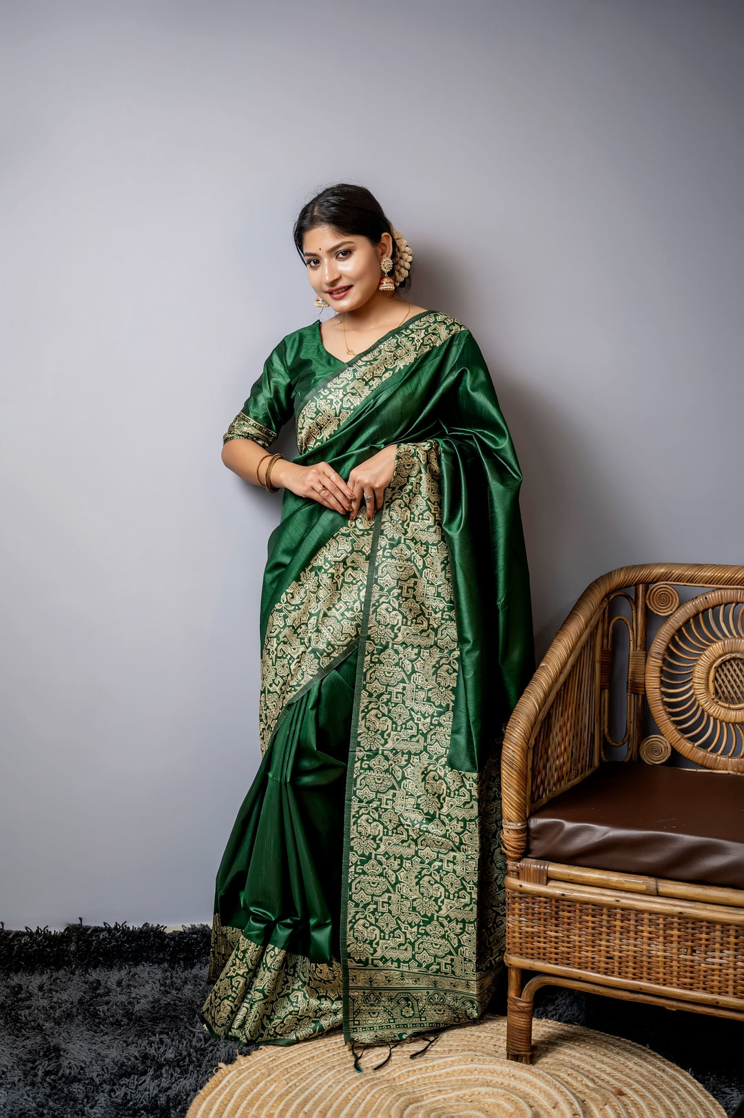 Beautiful red handloom raw silk saree with detailed weaving pallu and blouse piece, perfect for weddings.