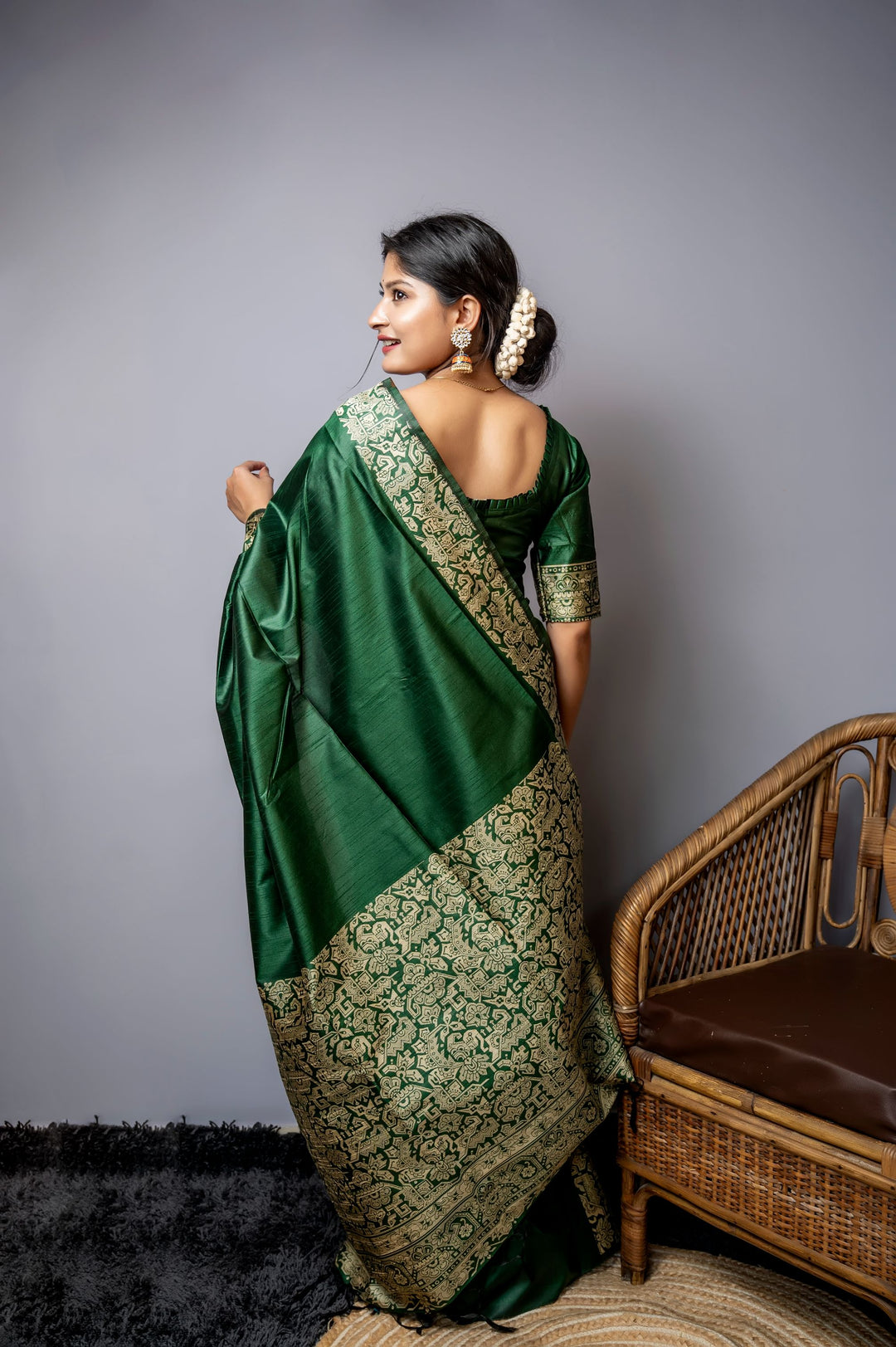 Elegant red handloom raw silk saree with intricate weaving pallu and blouse piece, ideal for cultural events.