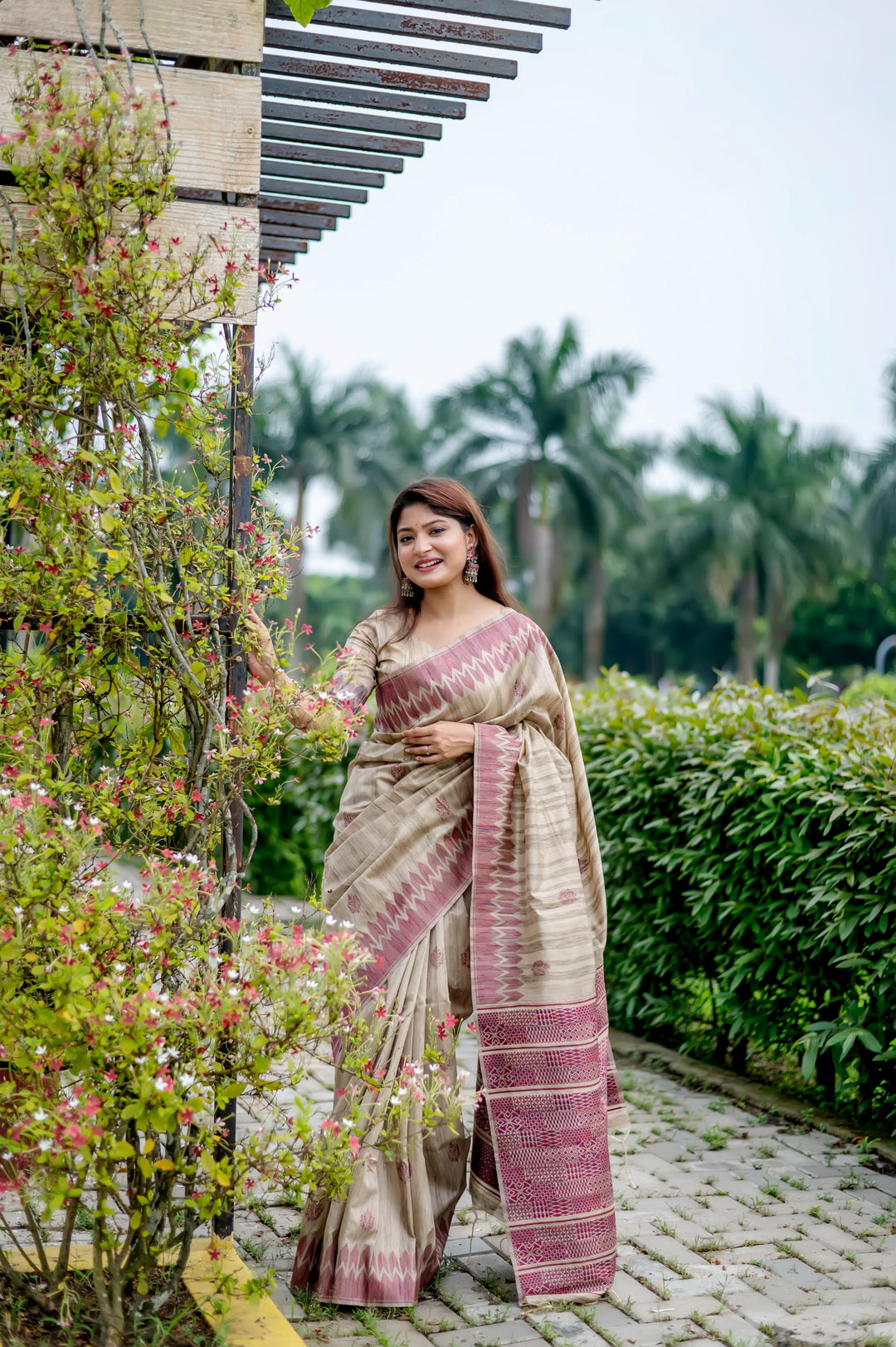 Beautiful pink Tussar silk saree featuring elegant weaving and a rich pallu design, perfect for formal events.