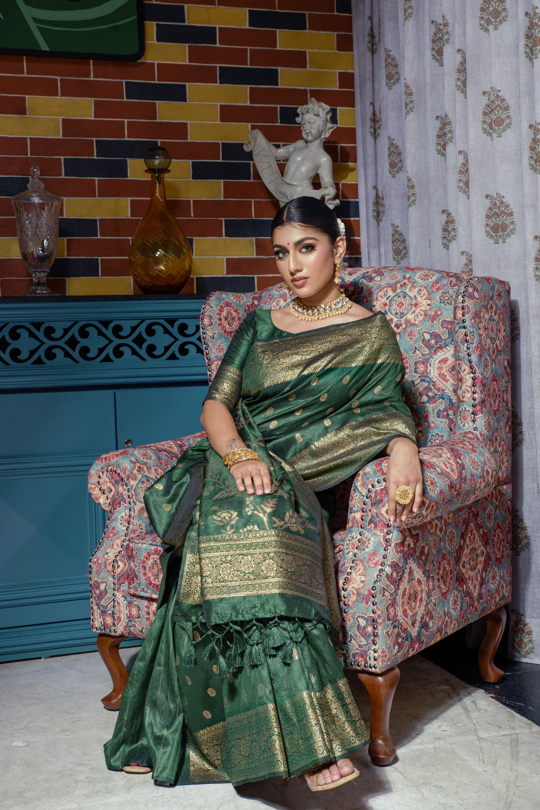 Celebrate in this exquisite Dark green Indian saadi, showcasing intricate zari work and a luxury border for festive occasions.