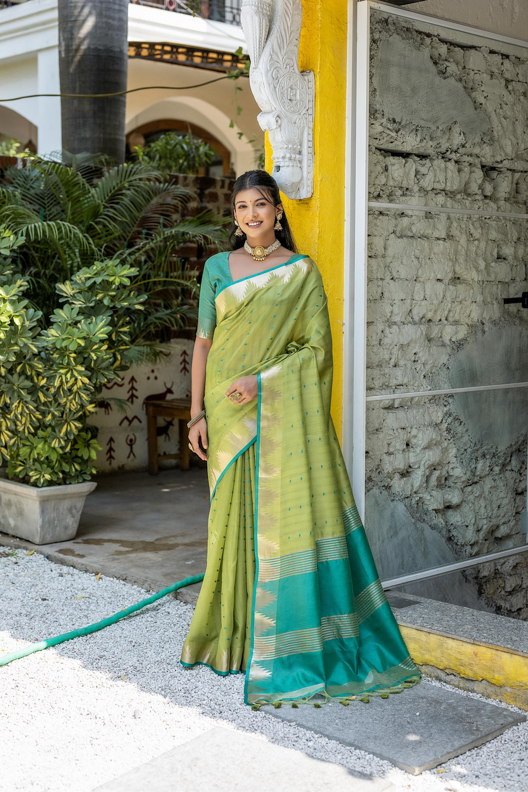 Elegant Tussar silk saree with temple border, perfect for USA cultural gatherings