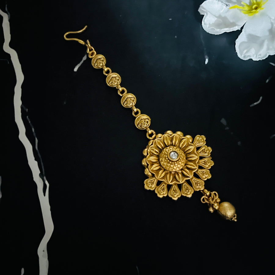 Beautiful gold tika, perfect for enhancing the beauty of brides on their special day.