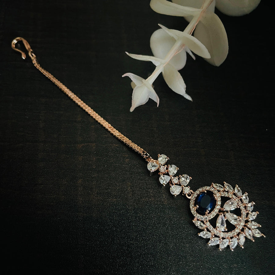 Lovely rose gold mang tika, perfect for adding a touch of elegance to wedding looks.