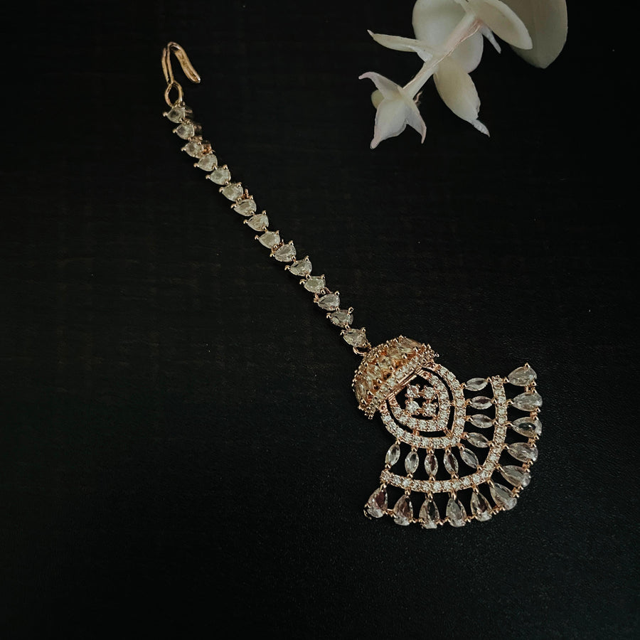 Exquisite rose gold mang tika featuring intricate detailing, ideal for special occasions.