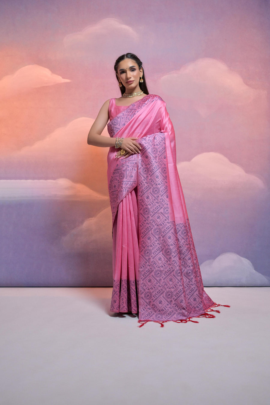 Step into elegance with Banglori handloom raw silk saree featuring Warli pallu