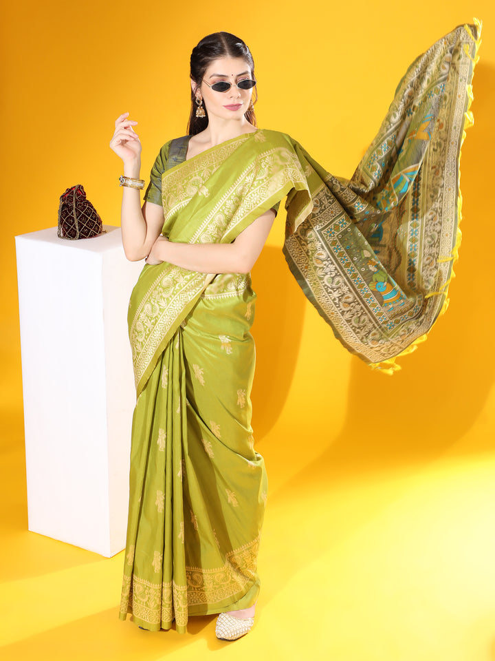 5.5 MTR soft raw silk saree with antique two-tone weaving and contrast pallu