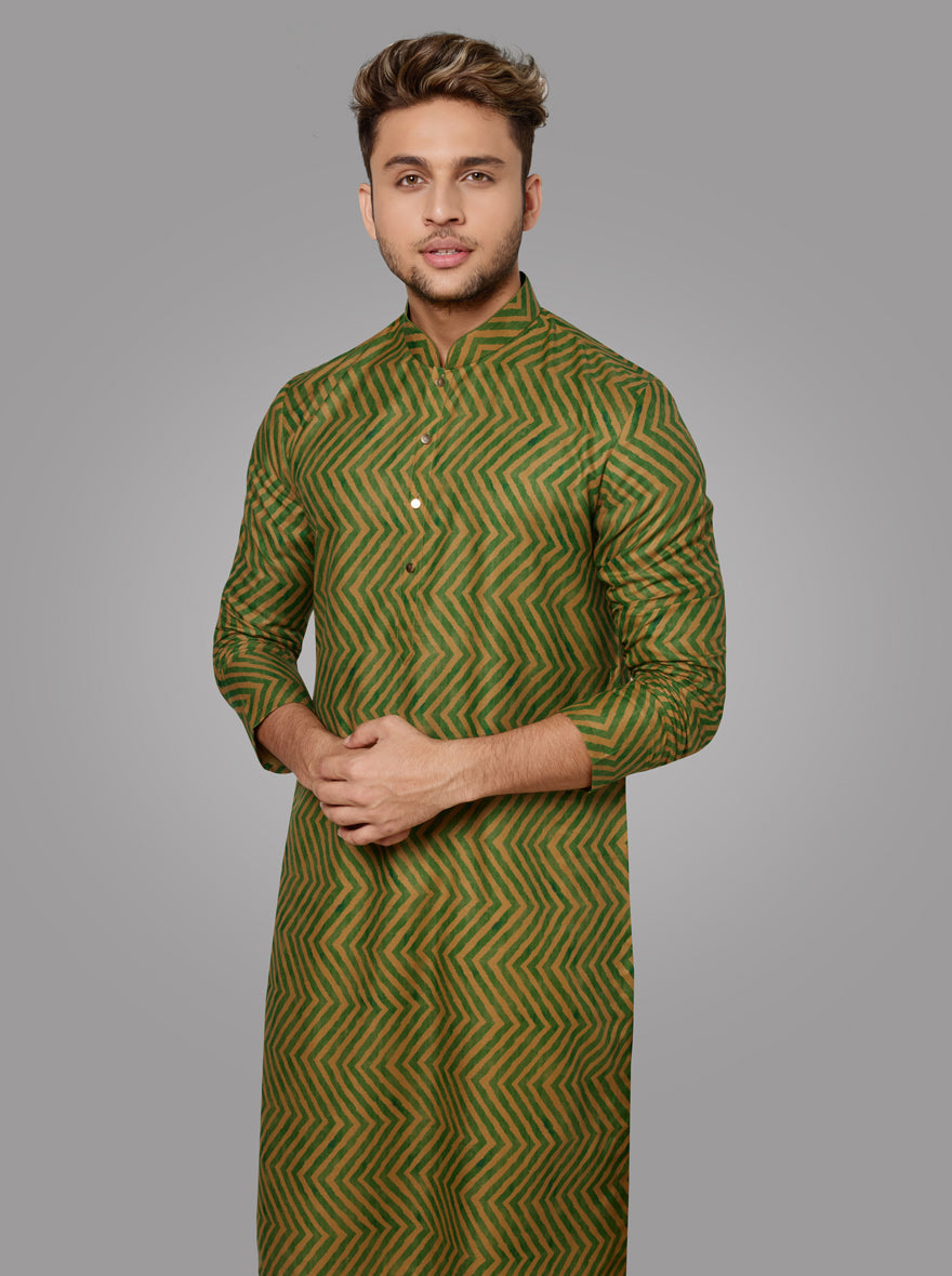 Chic green kurta set designed for elegance, a must-have for festive celebrations and traditional gatherings in the USA.