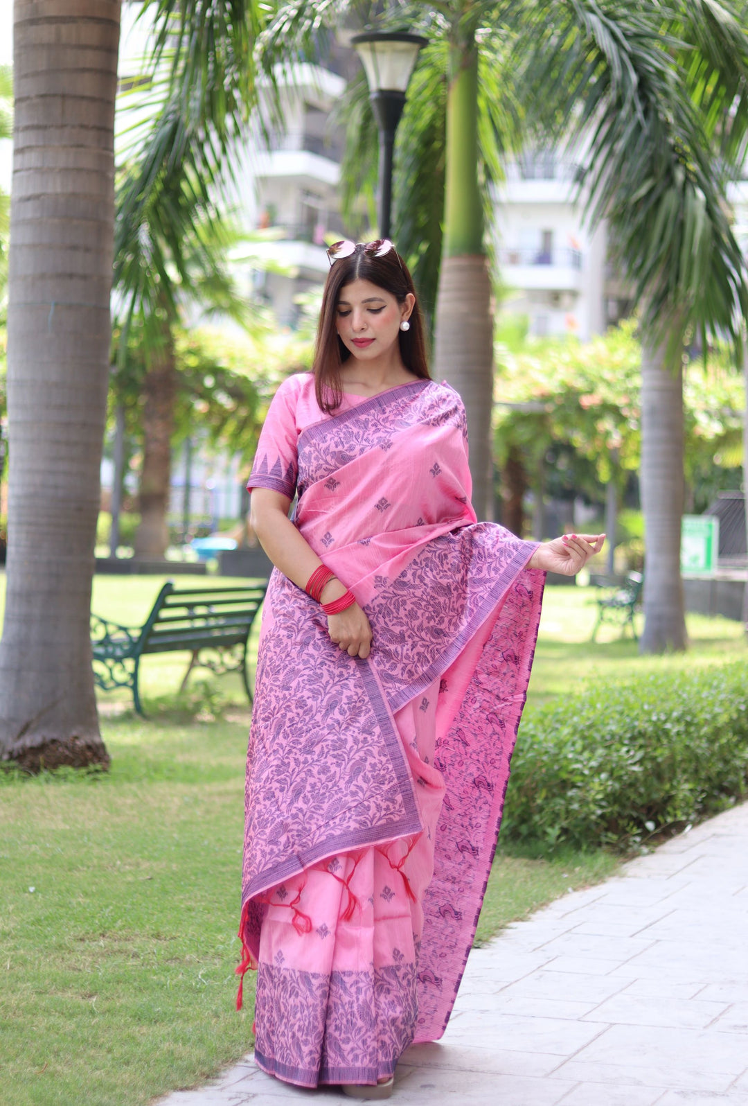 Elegant Banglori raw silk saree with woven pallu and intricate butties