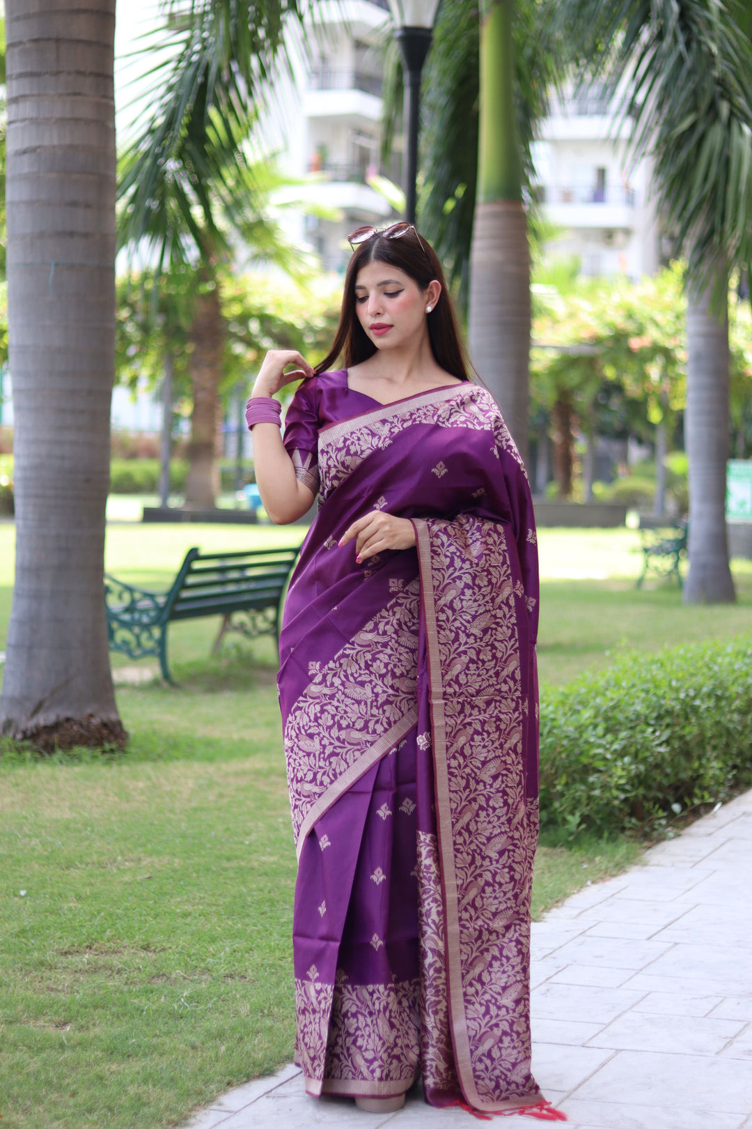 Banglori handloom raw silk saree with detailed butties and running blouse piece