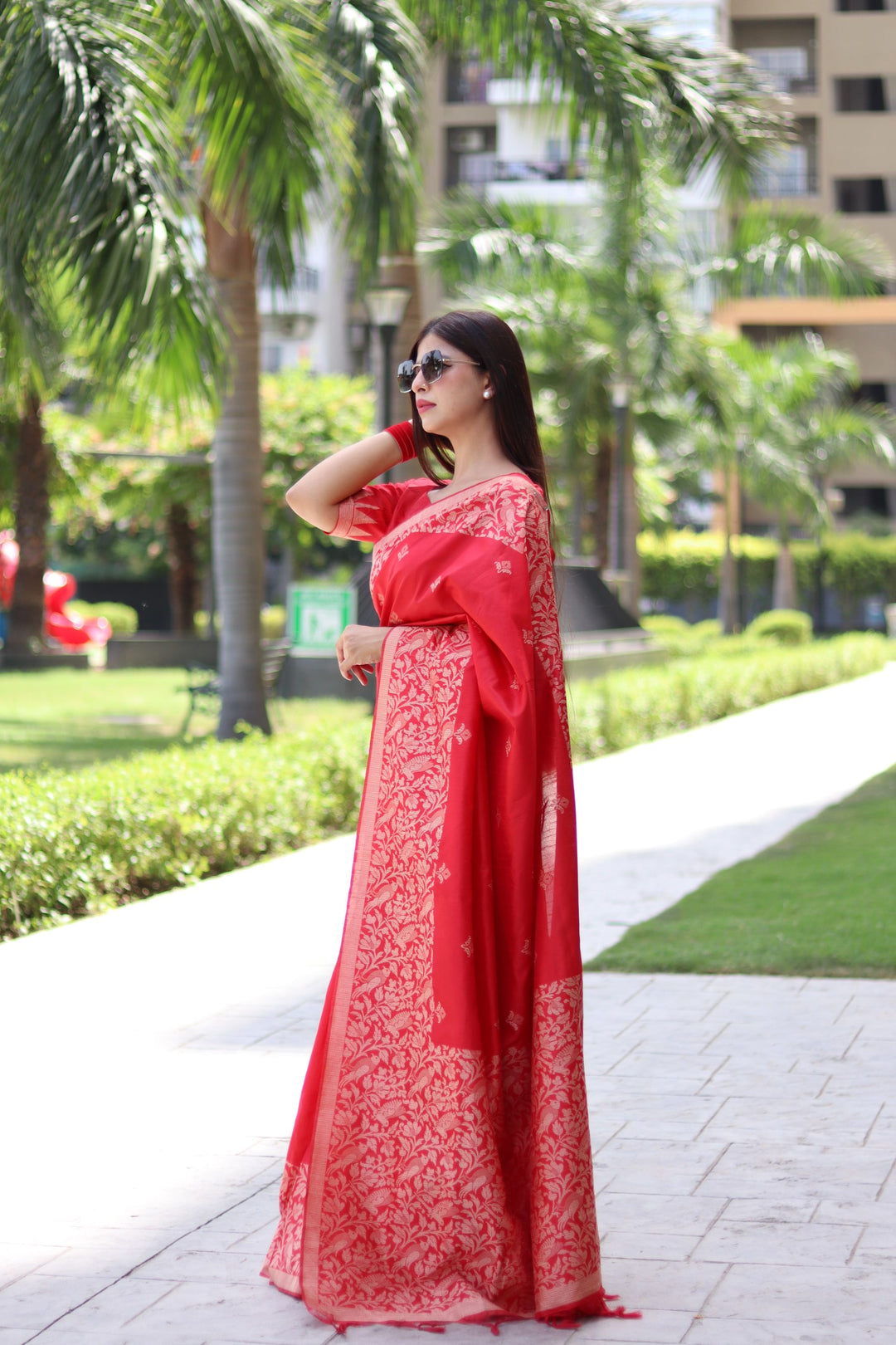 Banglori raw silk saree with woven pallu and intricate butties design for festivals