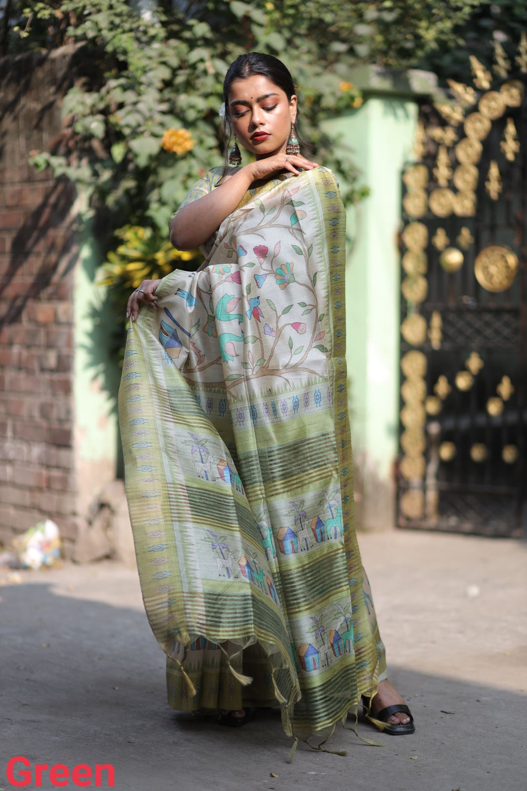 Timeless Tussar silk saree with Ghicha pallu and all-over print, ideal for festivals