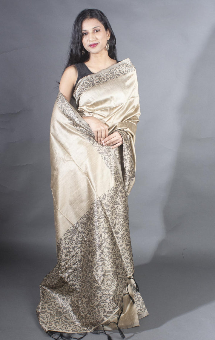 Cream handloom raw silk saree with a beautiful rich pallu, ideal for grand Indian weddings.