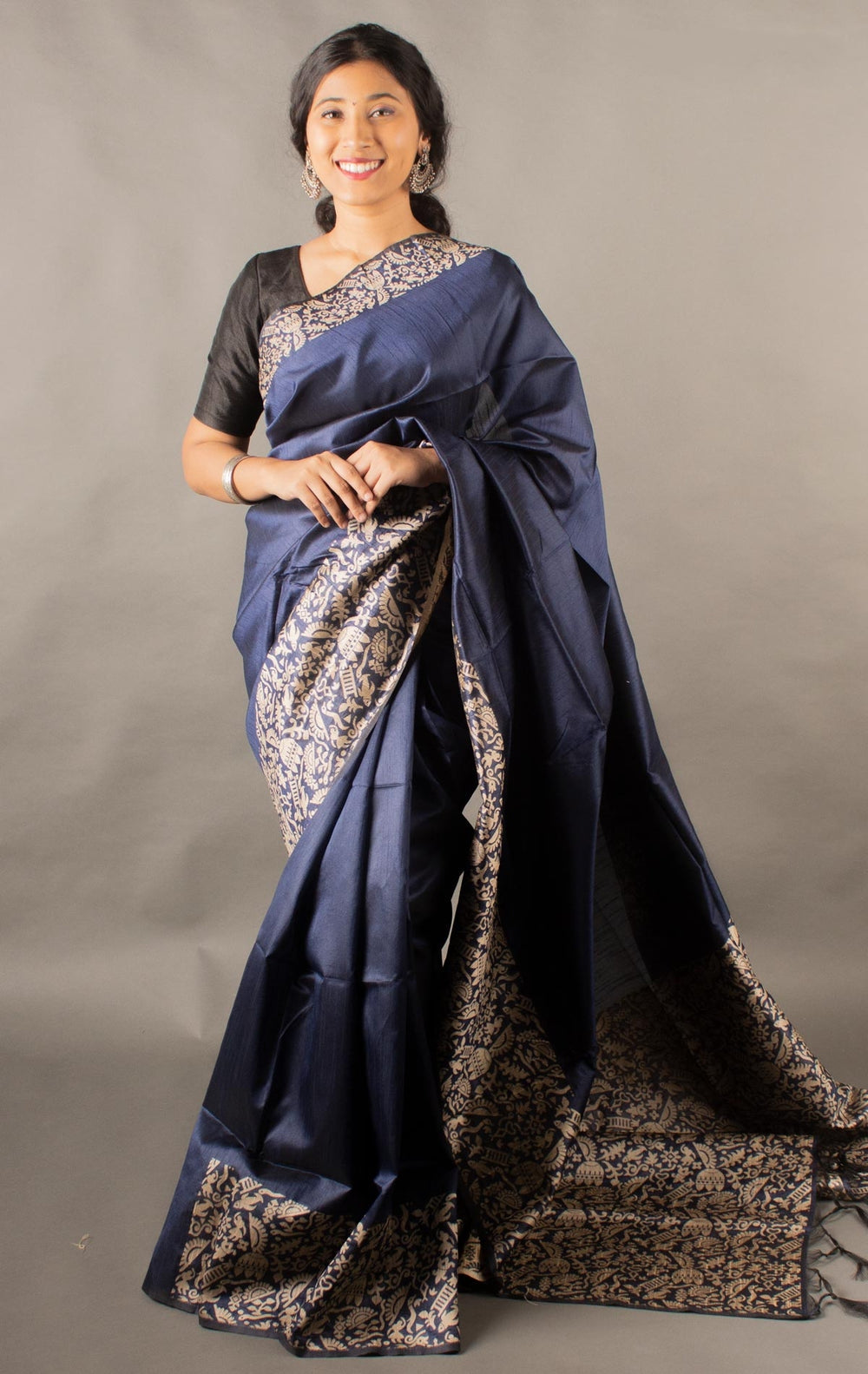 Navy Banglori handloom raw silk saree with a rich pallu, ideal for formal and cultural events.