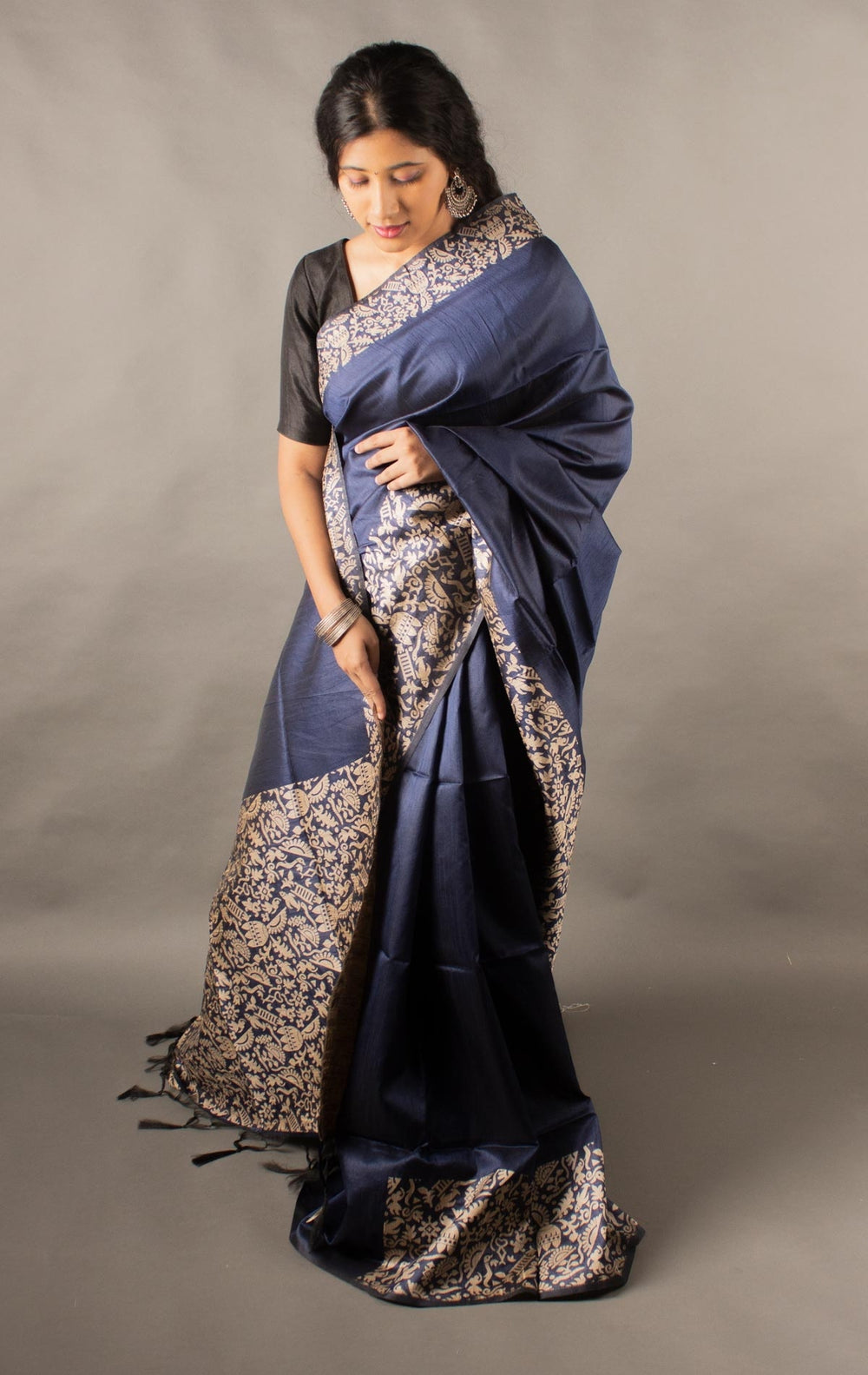 Navy Banglori raw silk saree with exquisite pallu work, perfect for cultural and festive events.