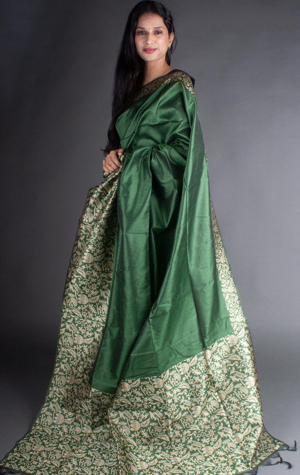 Sophisticated dark green Banglori raw silk saree with luxurious pallu work, perfect for festive occasions.