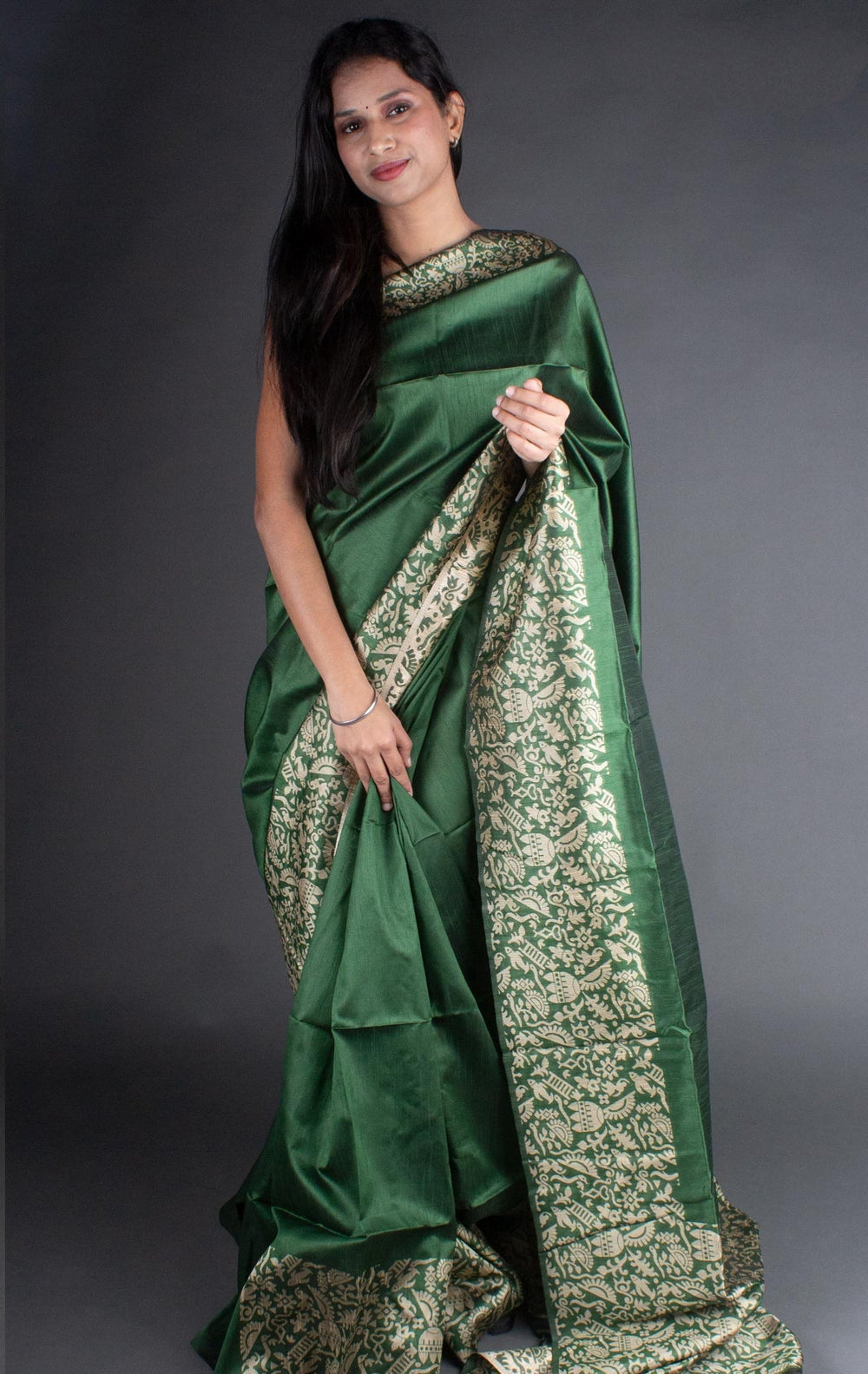 Dark green Banglori raw silk saree with intricate pallu detailing, perfect for grand events.