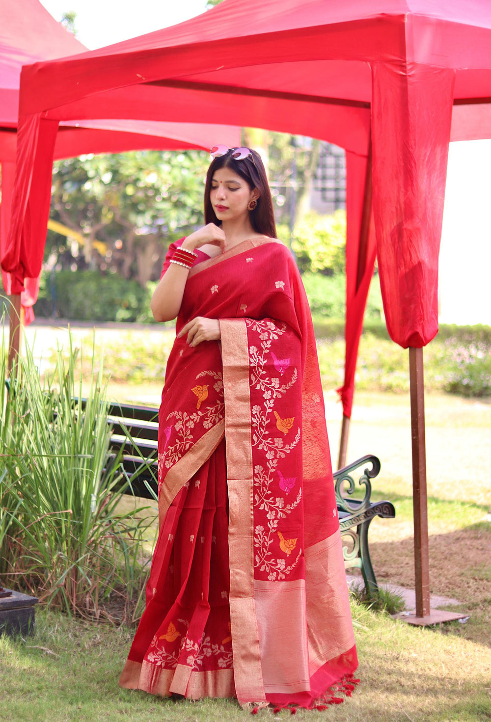 Elegant linen silk saree featuring a Jamdani weaving border and zari butti