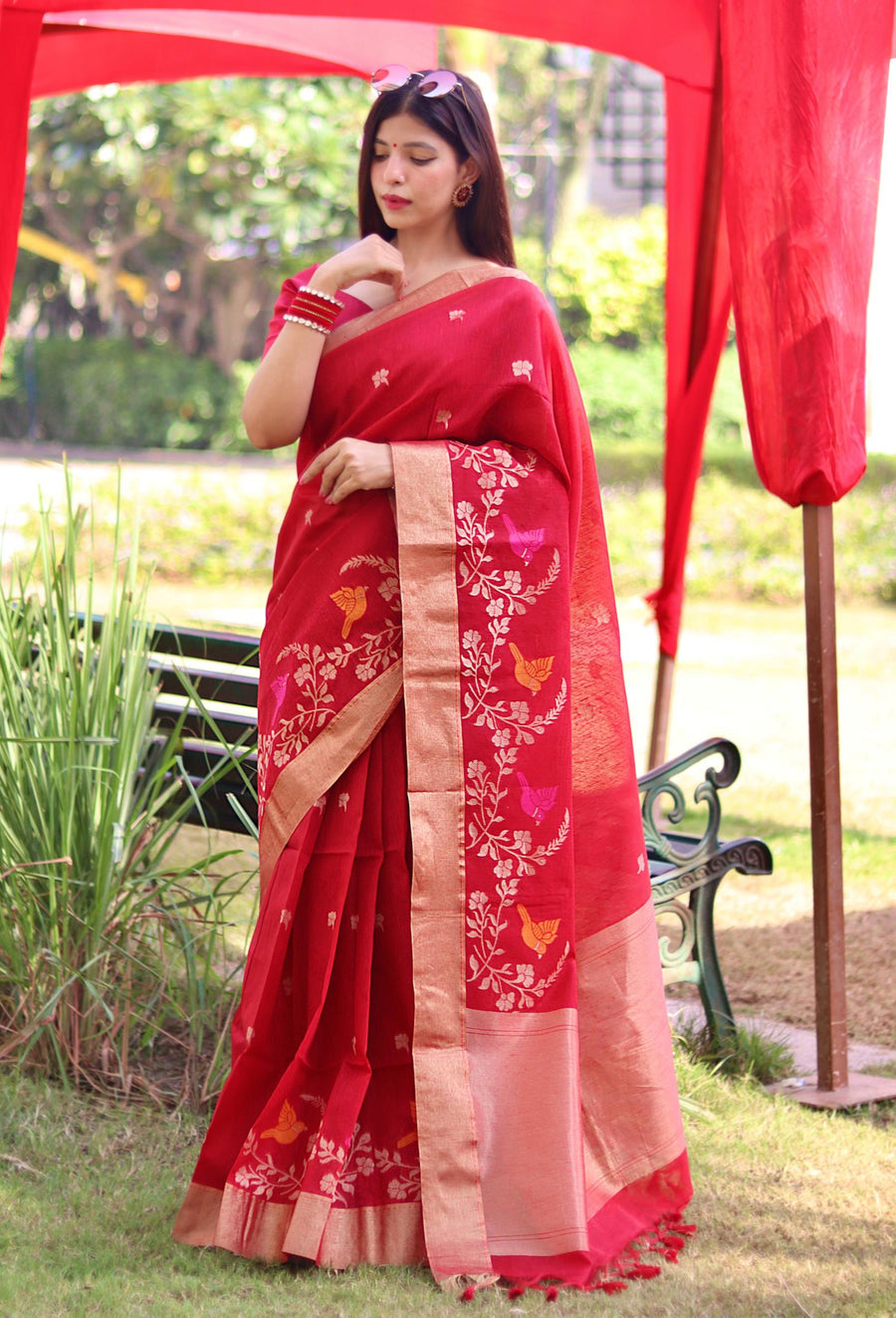 Elegant linen silk saree featuring a Jamdani weaving border and zari butti