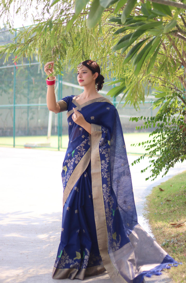 Beautiful linen silk saree with Jamdani border and zari butti for weddings