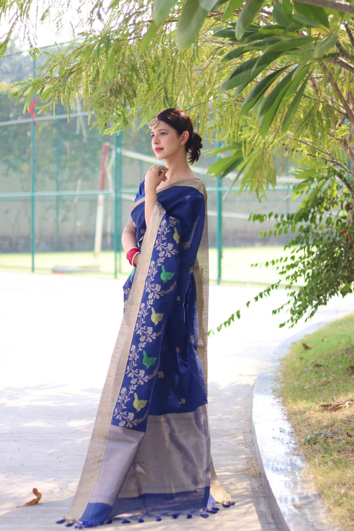 Soft linen silk saree with traditional Jamdani border and fancy tassels