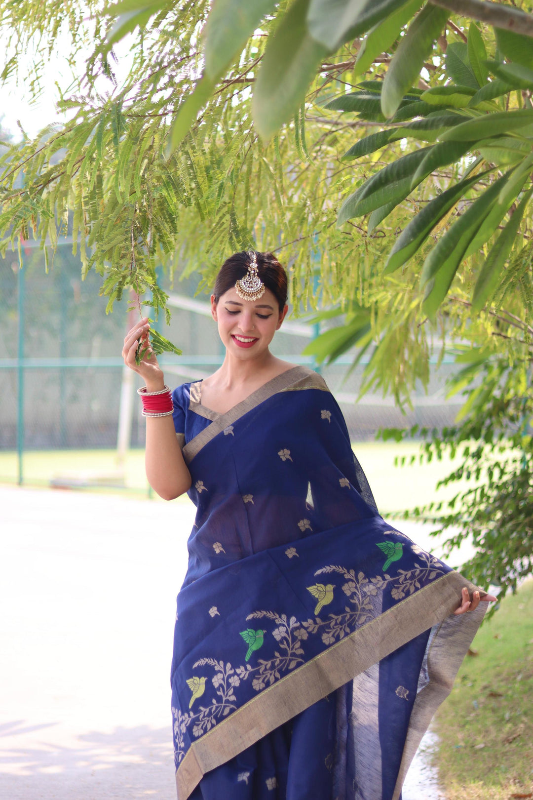 Linen silk saree with Jamdani weaving, Katha lining, and zari butti design