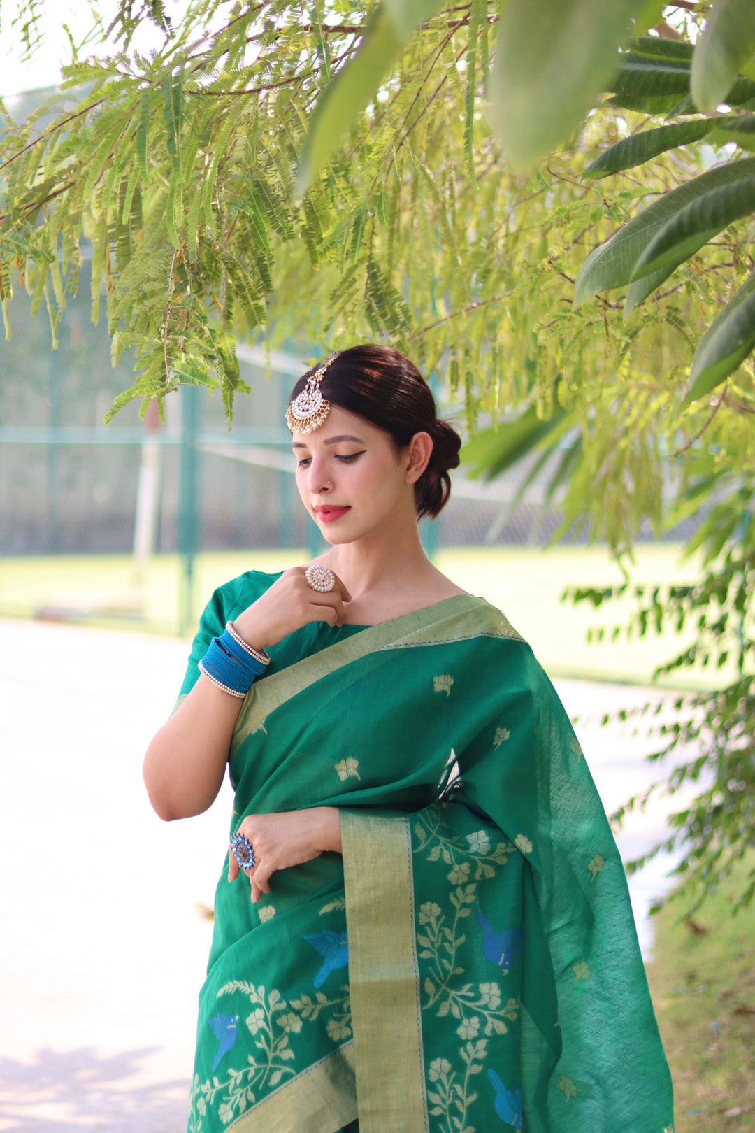 Linen silk saree with Jamdani weaving border, Katha lining, and tassels