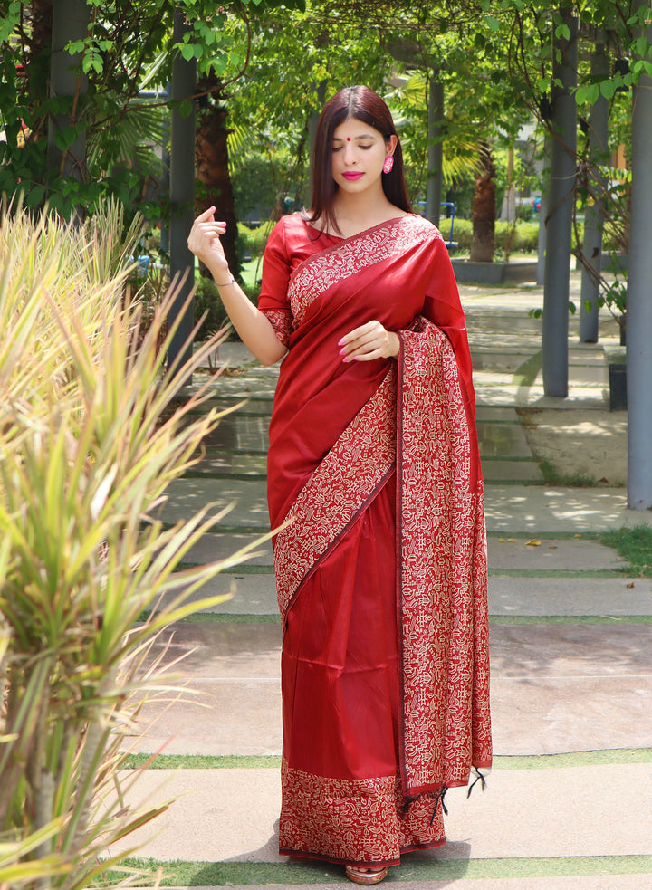 Stunning {color} Indian sari with rich pallu and running blouse piece, perfect for any occasion.