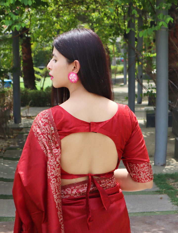 Gorgeous {color} sadi, designed in Banglori handloom raw silk, perfect for ethnic fashion lovers.