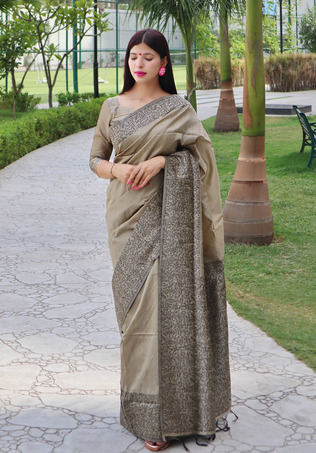 Celebrate tradition with this {color} designer saree made of Banglori raw silk, perfect for weddings.