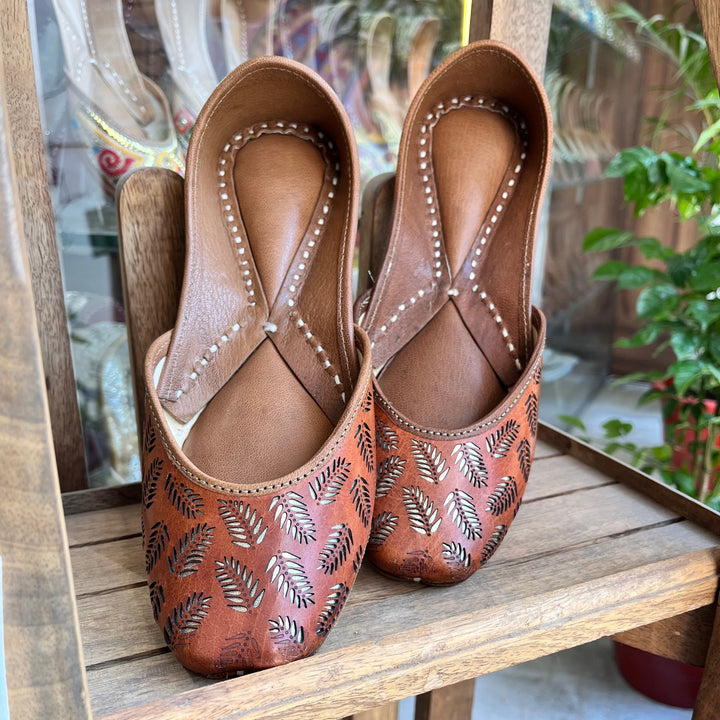 Premium Tan Zafran Jutti | Elegant Handcrafted Leather Footwear