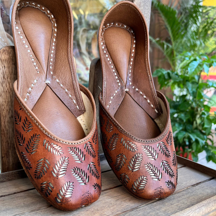 Premium Tan Zafran Jutti | Elegant Handcrafted Leather Footwear