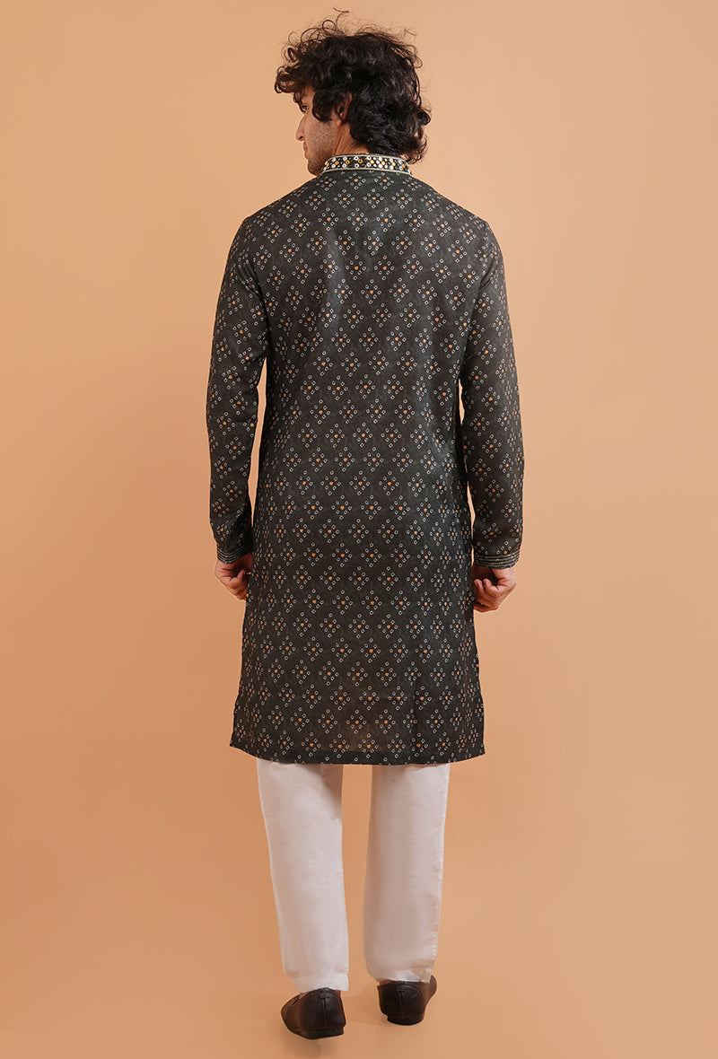 Elegant green kurta for men, crafted for the USA audience.