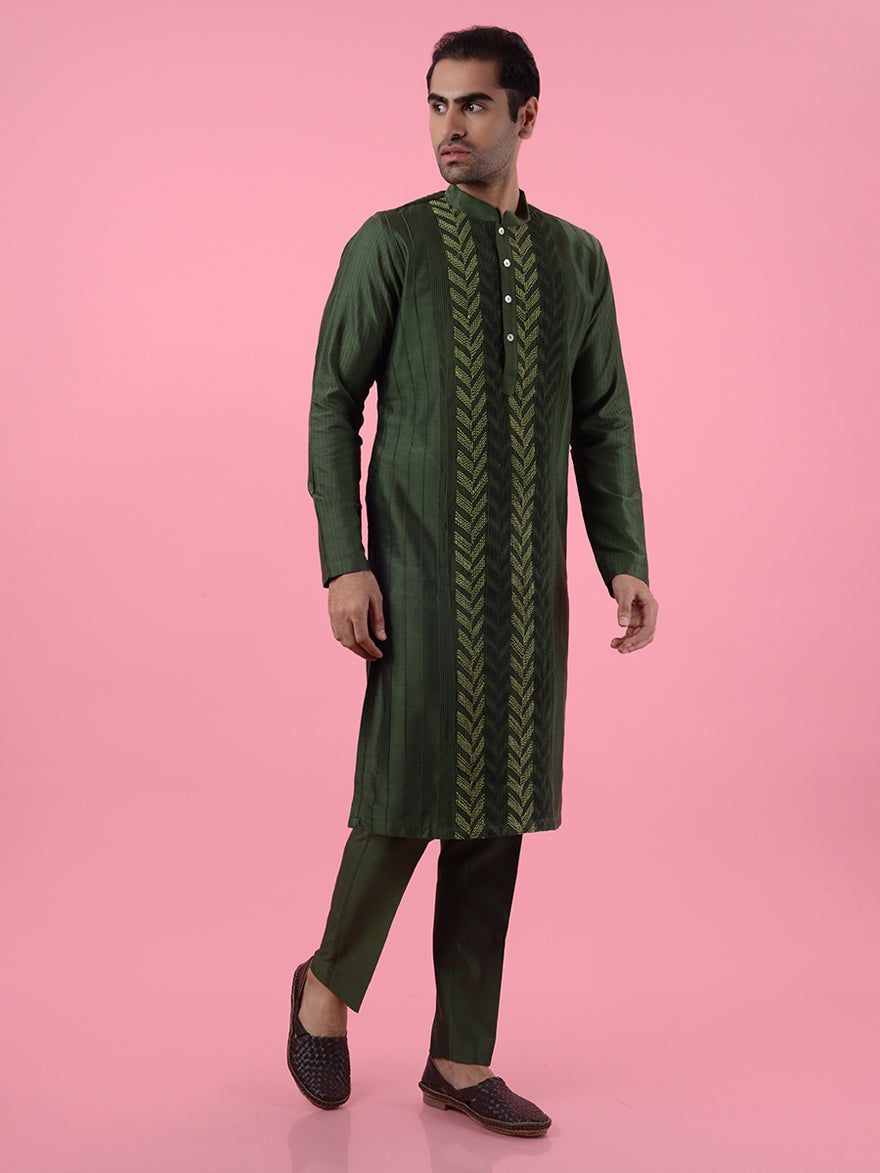 Experience comfort in this olive green kurta pajama set, designed for stylish events in the USA.