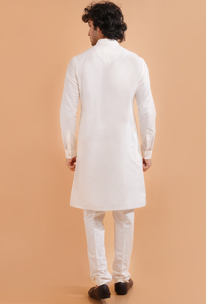 Ideal for casual outings, this white kurta pajama combines elegance and comfort effortlessly.