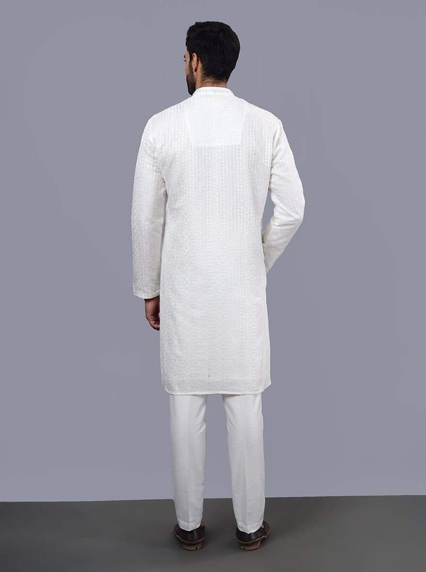 Timeless elegance in this off-white kurta for men, enhancing your wardrobe.