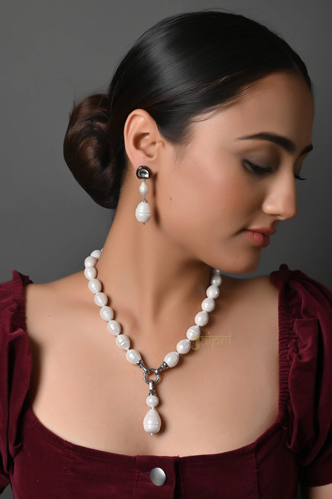 Elegant Pearl Pendant Necklace | Timeless Jewelry Accessory